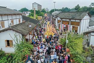 高效！贾勒特-阿伦半场6中5贡献12分外加6板 正负值+13